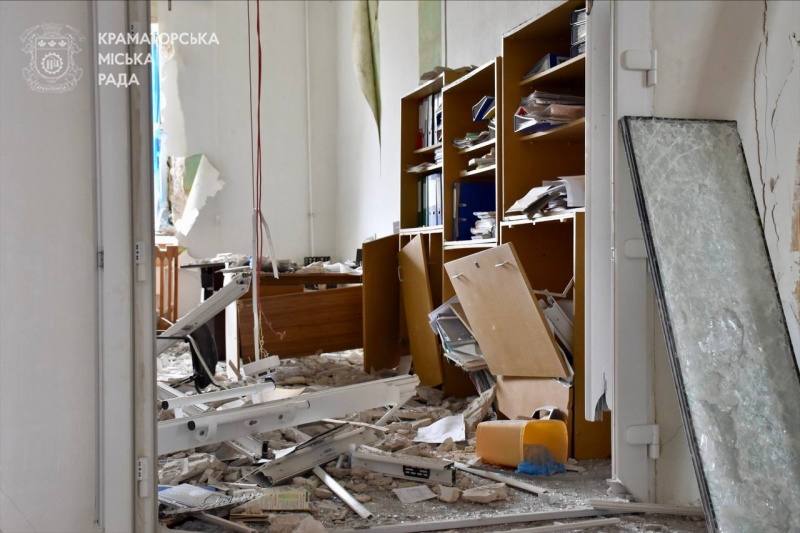 Russia strikes Kramatorsk with Geran-2 drones, school hit