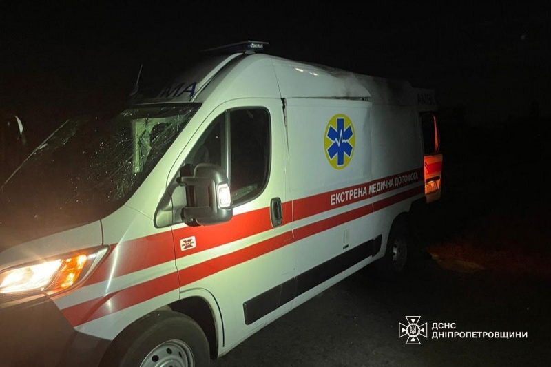 Russian forces hit ambulance in Ukrainian city of Nikopol, medics injured