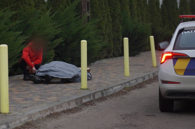 Russia hits Ukrainian city of Dnipro with ballistic missile, causing deaths and injuries