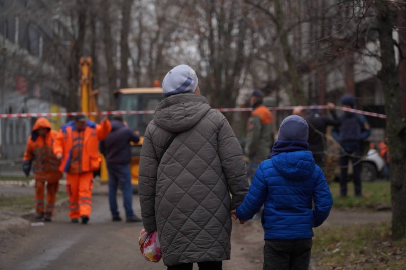 Russia hits Ukrainian city of Dnipro with ballistic missile, causing deaths and injuries