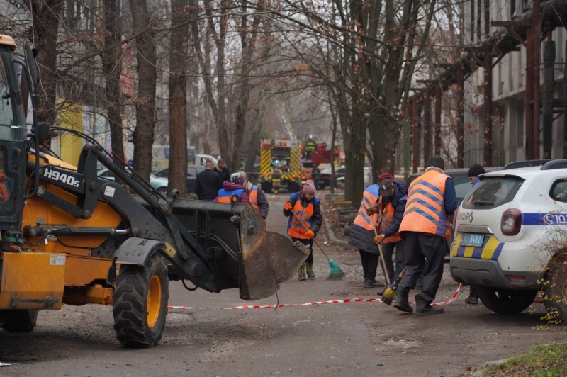 Russia hits Ukrainian city of Dnipro with ballistic missile, causing deaths and injuries