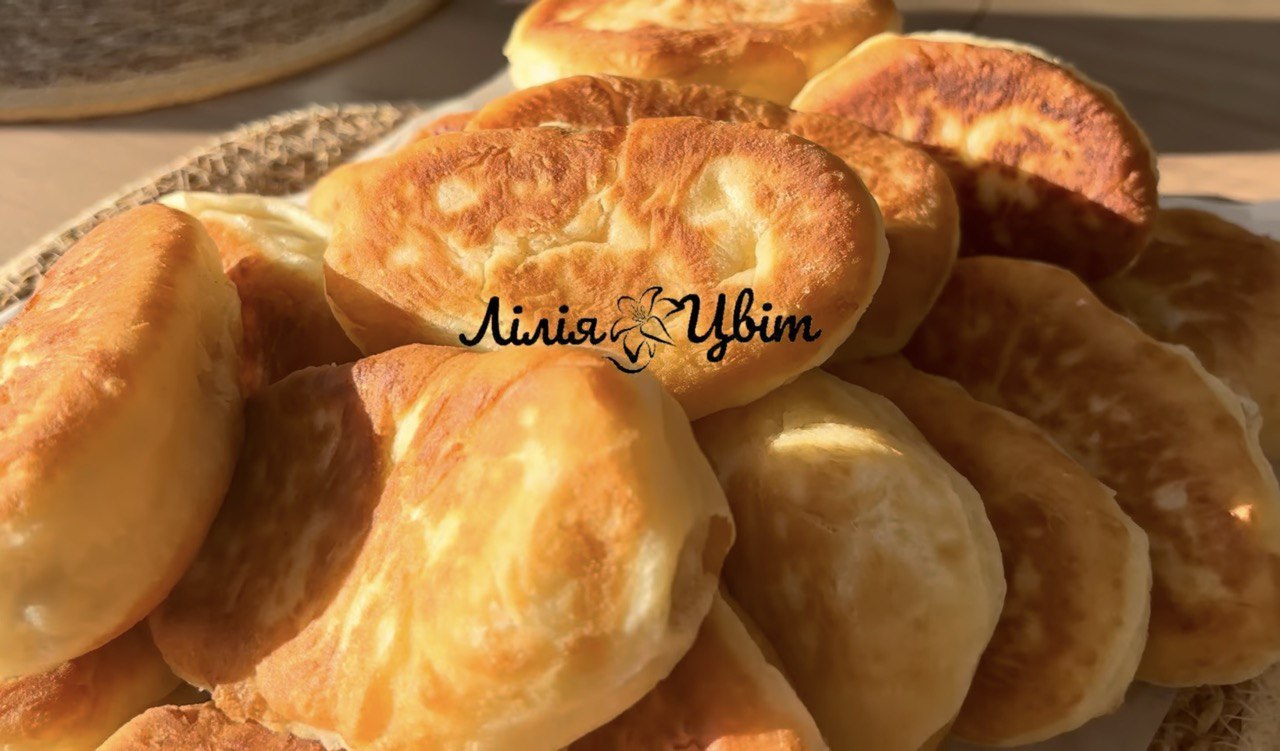 Пухкі пиріжки з капустою для всієї родини: з'їдаються дуже швидко