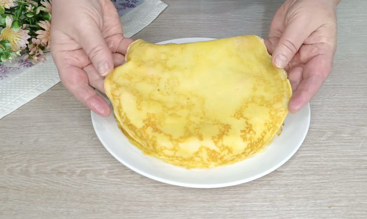 Простий секрет ніжних та ідеальних млинців: легко смажаться та не рвуться