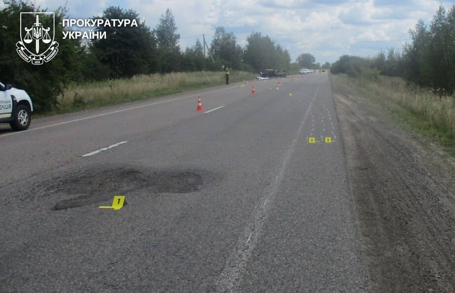 Яма вбила трьох людей: на Рівненщині дорожникам оголосили підозру