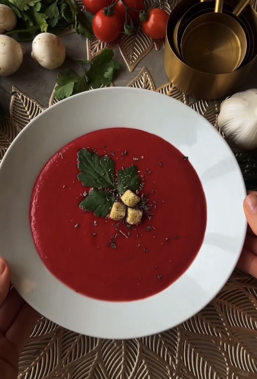 Крем-суп з цього овоча здивує своїм яскравим кольором: будуть їсти навіть діти