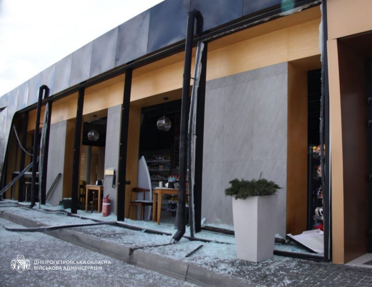 РФ вдарила ракетою по Дніпру: є поранені і загиблі, багато "важких" (фото)