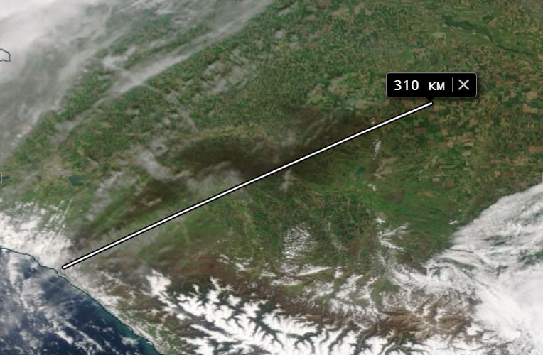 Дим від пожежі в Туапсе розтягнувся більш ніж на 300 км (фото)