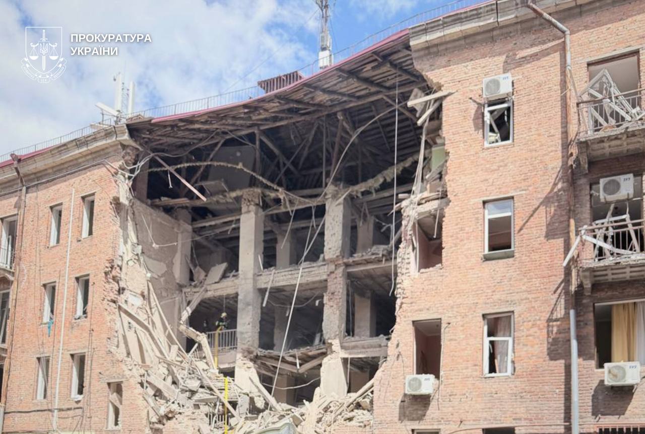 Росіяни повторно вдарили по Дніпру, є загиблий та поранені