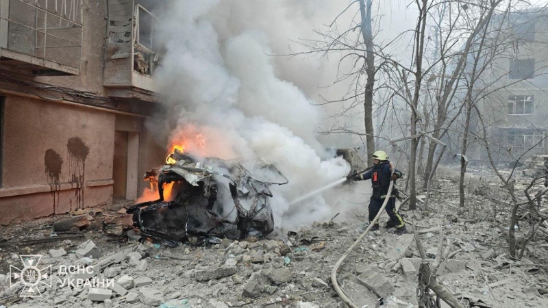 Russian ballistic missiles strike apartment building in Ukraine's Kharkiv - Photos from scene