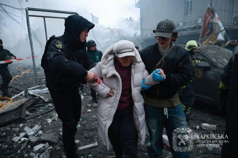 Russian ballistic missiles strike apartment building in Ukraine's Kharkiv - Photos from scene
