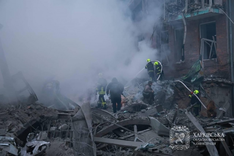 Russian ballistic missiles strike apartment building in Ukraine's Kharkiv - Photos from scene