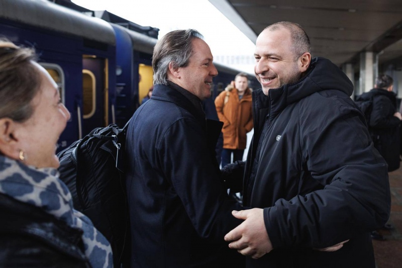 European and NATO security advisers arrive in Kyiv