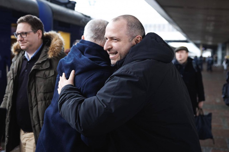 European and NATO security advisers arrive in Kyiv