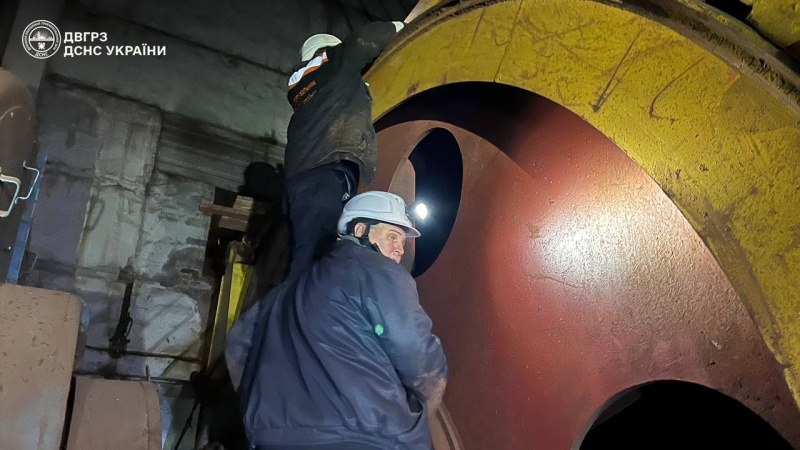 Russian strike on Kryvyi Rih traps miners underground, 6-hour rescue underway