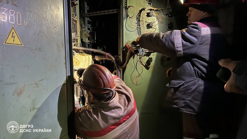 Russian strike on Kryvyi Rih traps miners underground, 6-hour rescue underway