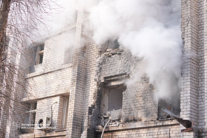 Russians strike maternity hospital in Zaporizhzhia