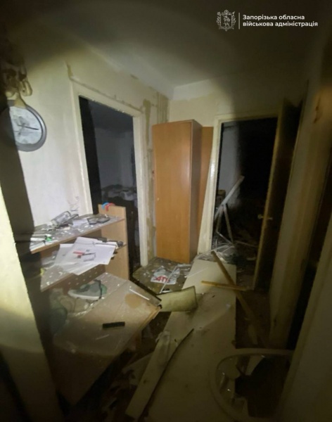 Zaporizhzhia under attack: Store and vehicles on fire, buildings and infrastructure damaged