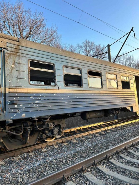 Russian strike hits suburban train in Kharkiv region, injuries reported