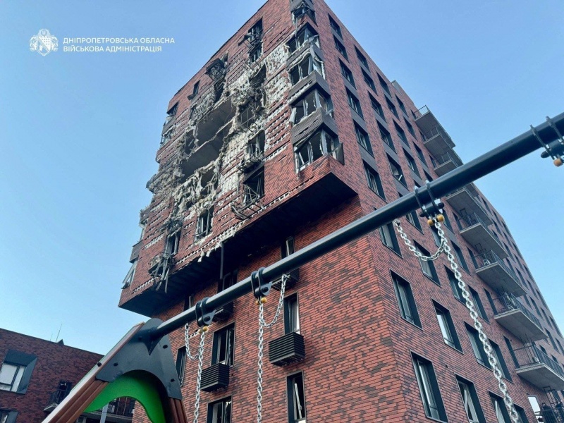Russian strike hits Dnipro: Details on casualties and damage (video)