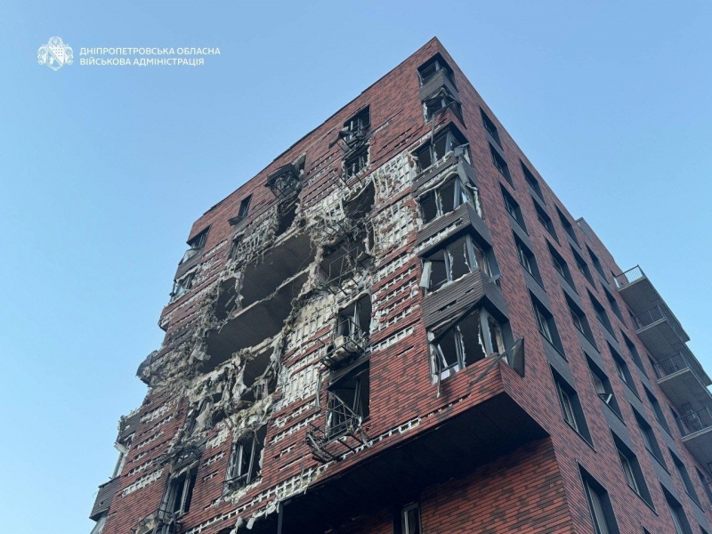 Russian strike hits Dnipro: Details on casualties and damage (video)