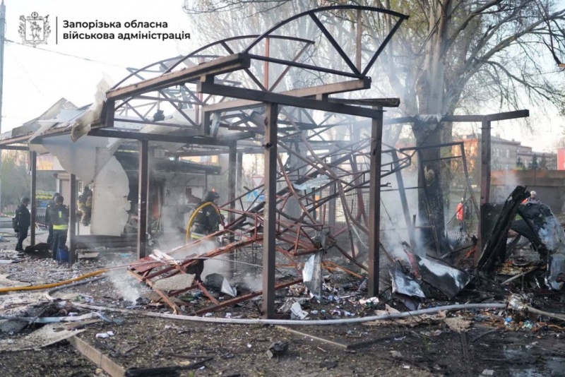 Zaporizhzhia struck overnight as Russian attack sparks huge fire (photos, video)