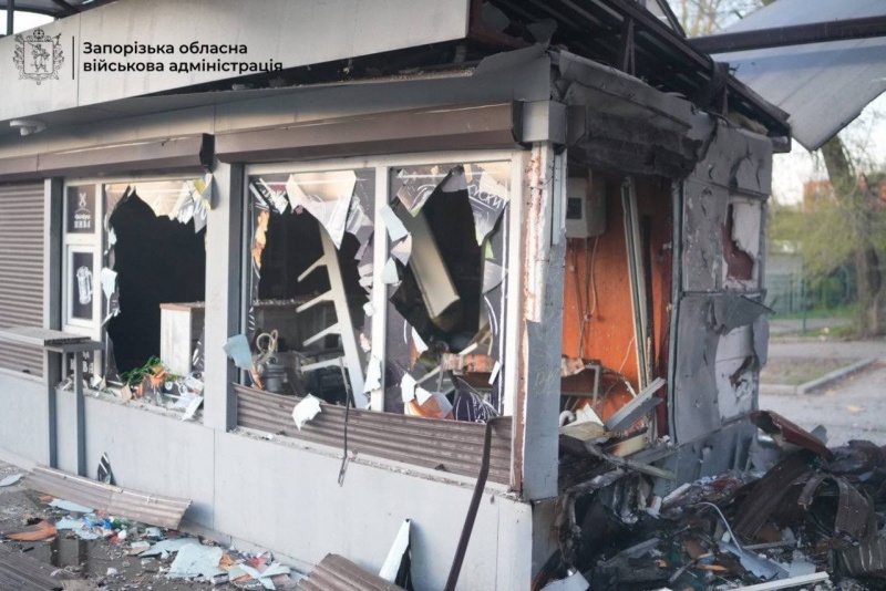 Zaporizhzhia struck overnight as Russian attack sparks huge fire (photos, video)