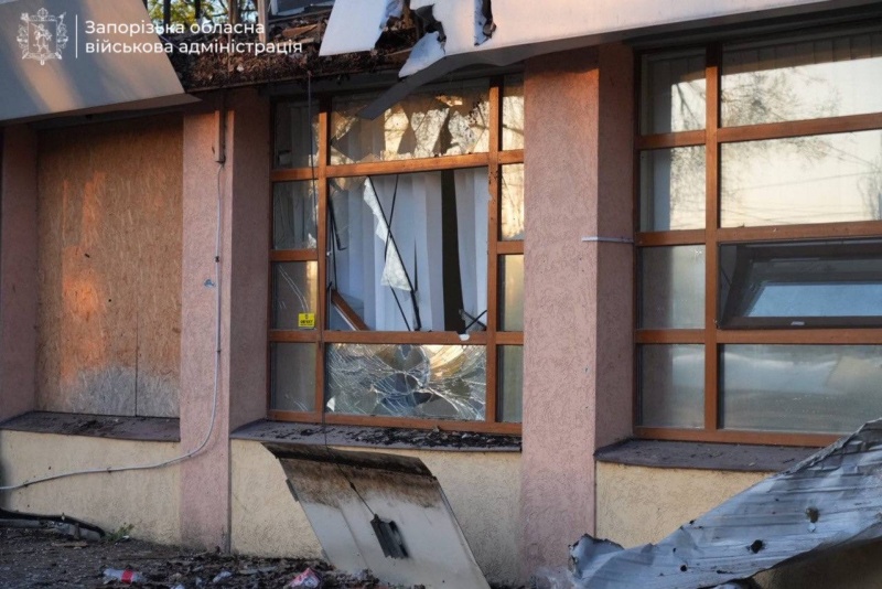 Zaporizhzhia struck overnight as Russian attack sparks huge fire (photos, video)