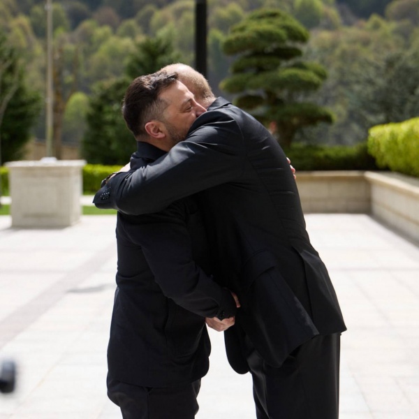 Ukraine's Zelenskyy lands in Azerbaijan for high-stakes talks