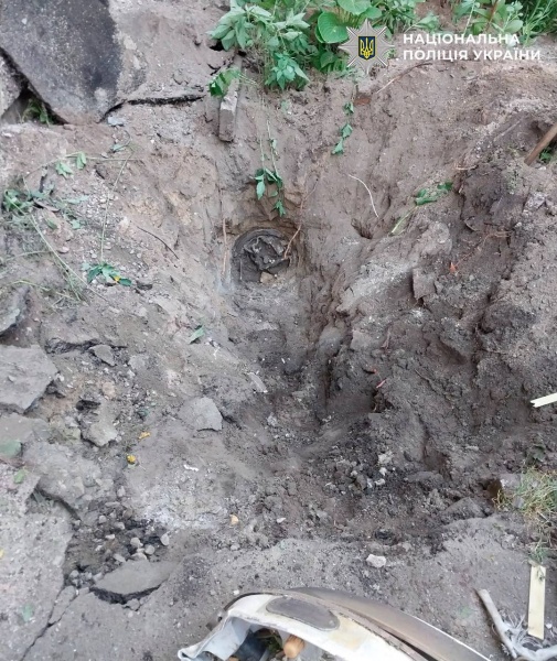 Warhead from missile falls near apartment building in Kyiv