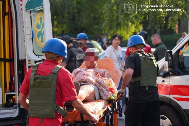 Russian bombs demolish two floors of building in Zaporizhzhia, deaths reported