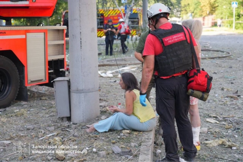 Russian bombs demolish two floors of building in Zaporizhzhia, deaths reported