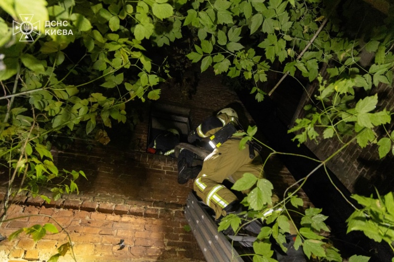 Emergency service shows aftermath of overnight Russian attack on Kyiv