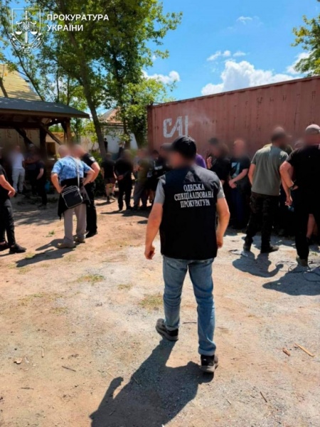 В Одесской области командир части использовал больше 80 солдат на стройке собственного дома