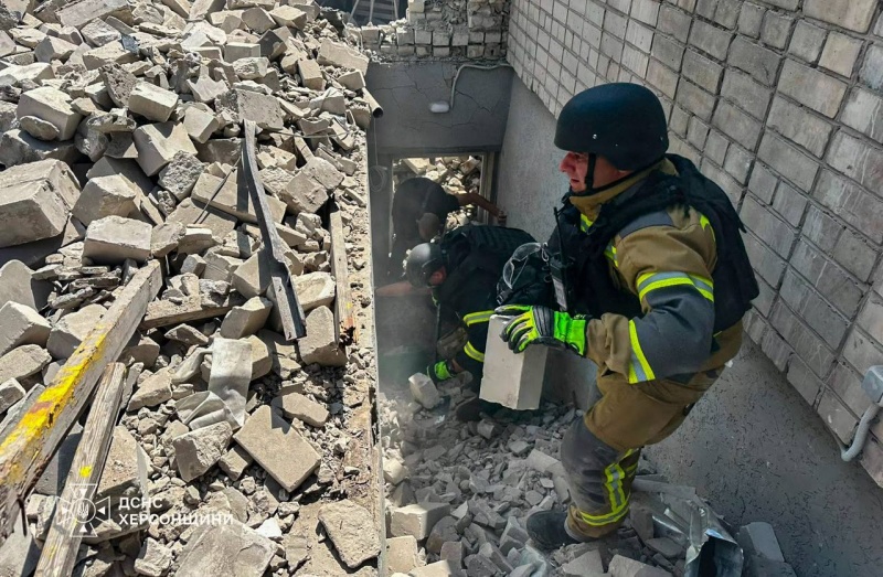 Russian bombs hit school in Ukraine's Kherson as drones target rescuers during response