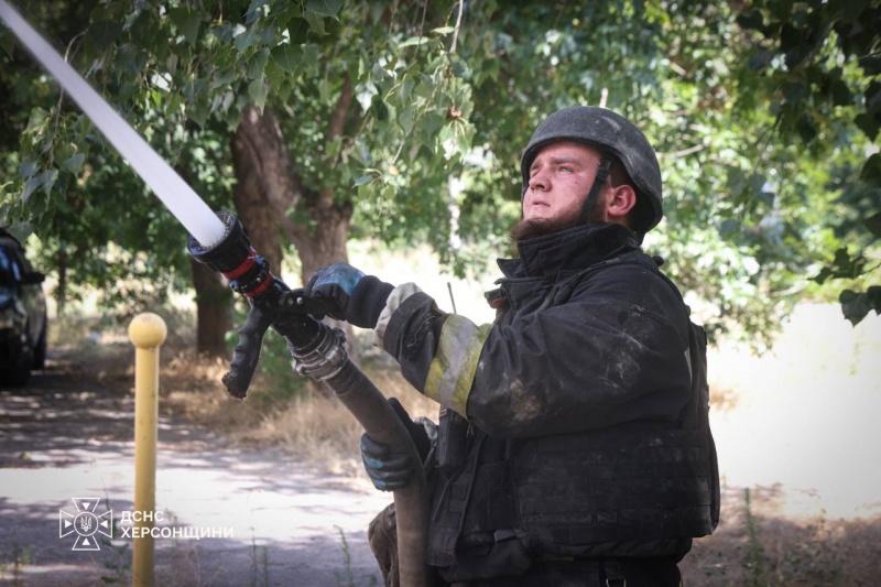 Russian bombs hit school in Ukraine's Kherson as drones target rescuers during response