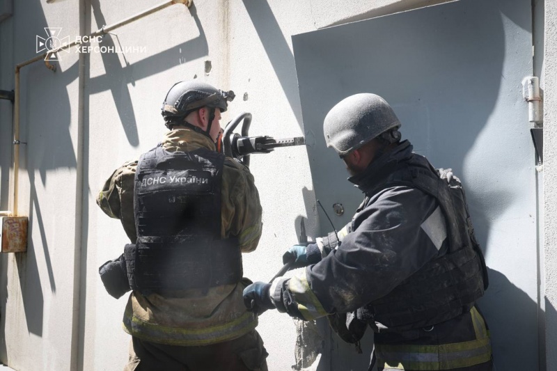 Russian bombs hit school in Ukraine's Kherson as drones target rescuers during response