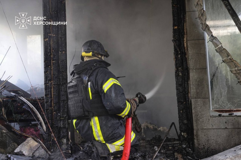 Russian bombs hit school in Ukraine's Kherson as drones target rescuers during response