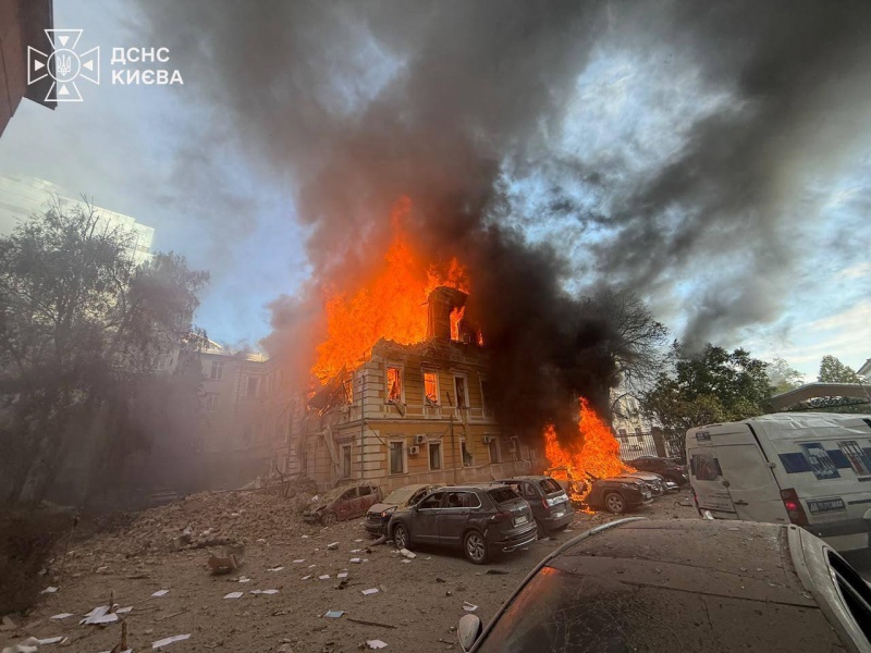 Zelenskyy confirms Russian strike on Dobrobut clinic in Kyiv and shows damage