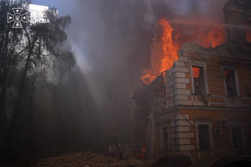 Zelenskyy confirms Russian strike on Dobrobut clinic in Kyiv and shows damage