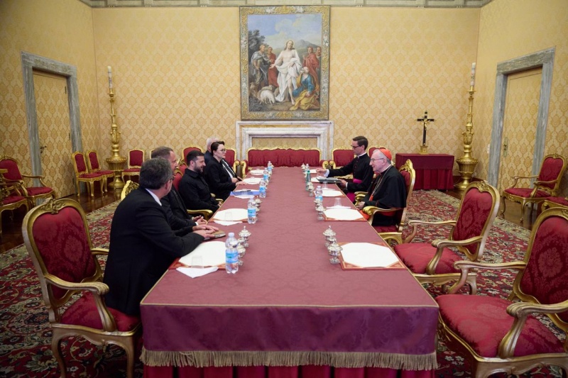 Zelenskyy meets with potential successors to Pope Francis during Italy visit