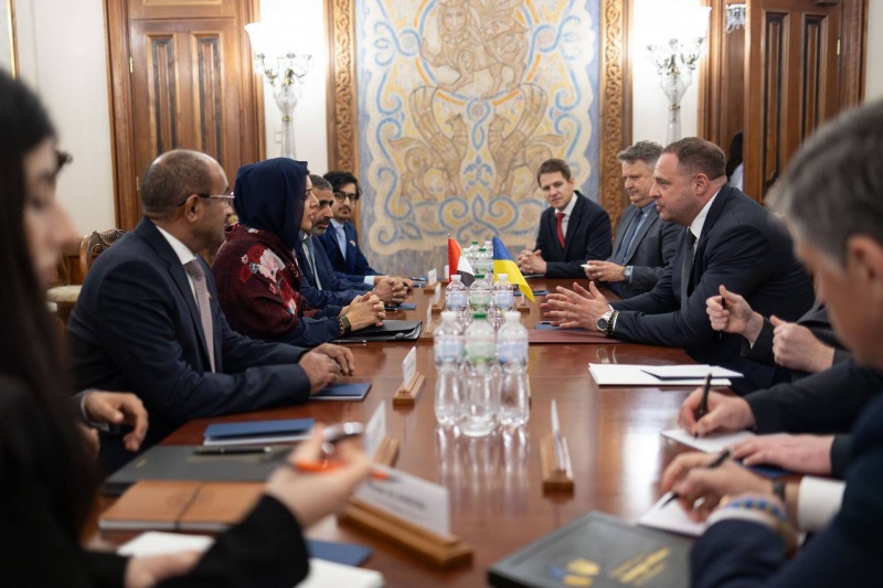 Ukraine meets UAE Minister in Kyiv: Focus on peace, investments, and prisoner exchanges