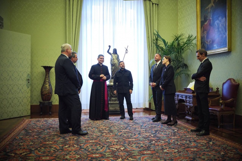 Zelenskyy meets with potential successors to Pope Francis during Italy visit