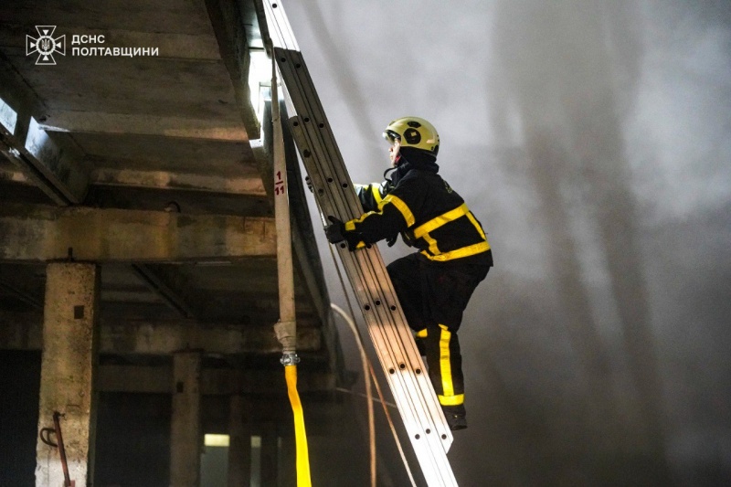 Russia struck Poltava: Fire engulfs large warehouse