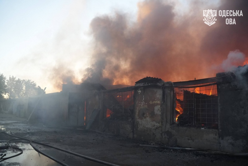 Russia attacks warehouses storing humanitarian aid in Odesa: Fire breaks out, footage