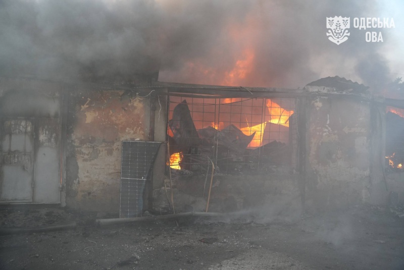 Russia attacks warehouses storing humanitarian aid in Odesa: Fire breaks out, footage