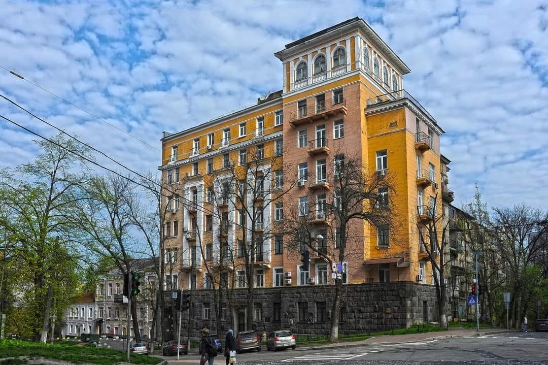 Які таємниці багато років приховує &quot;Роліт&quot; - будинок, який зберігає злочини СРСР