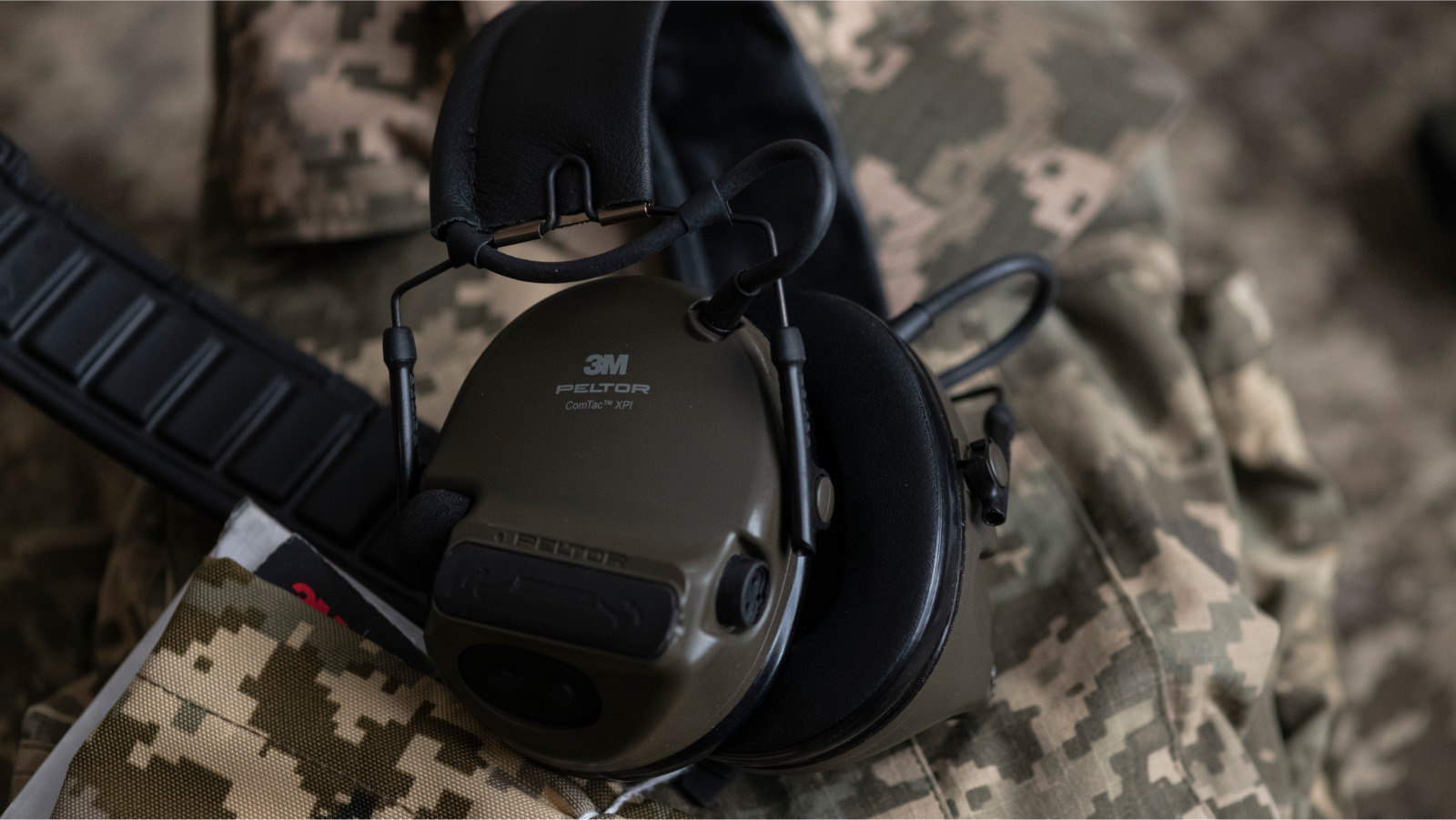 Бронежилети, шоломи та тактичні рукавички: що видають українським військовим