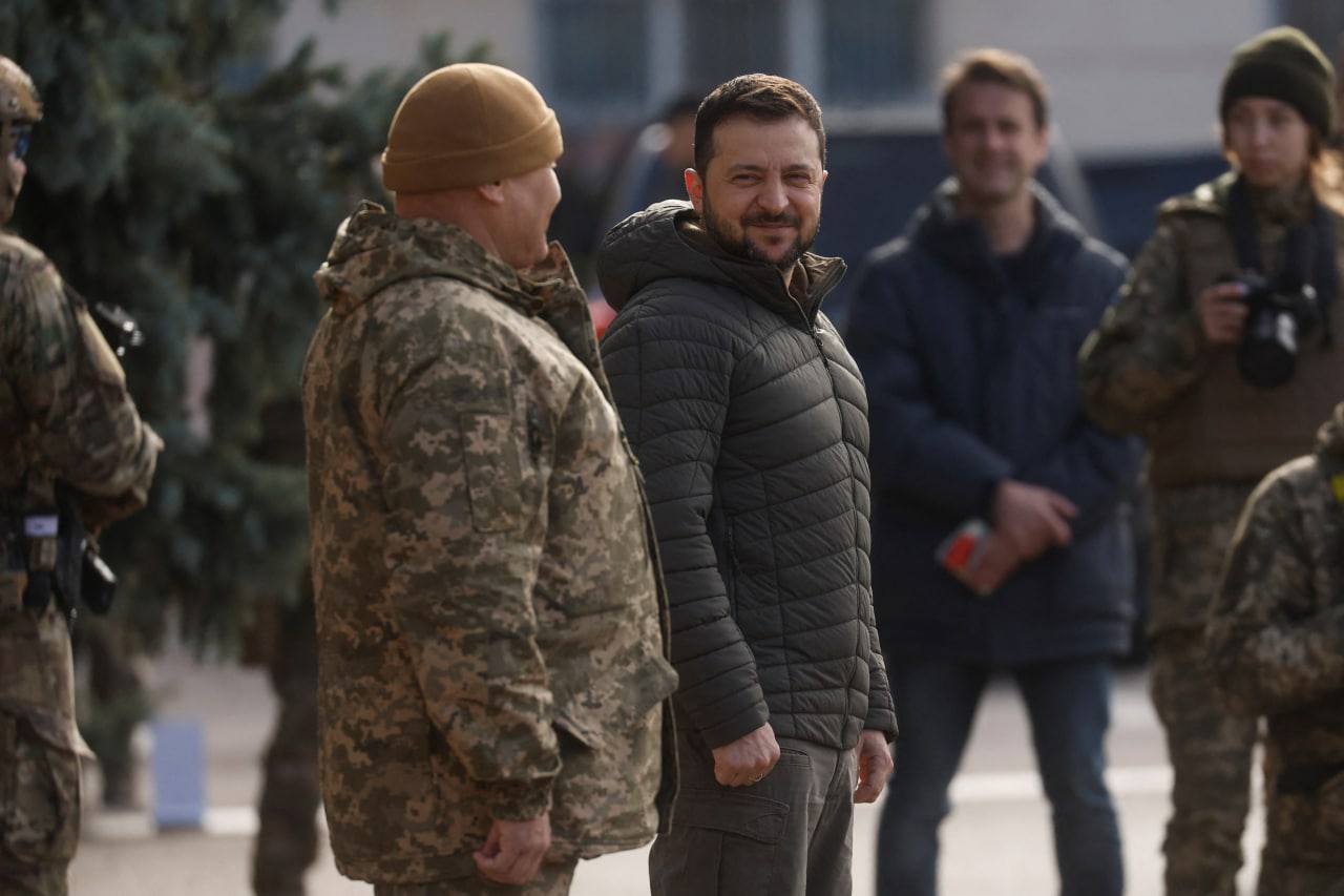 Смотрите, как в Херсоне встречают Зеленского: эмоциональные фото и видео