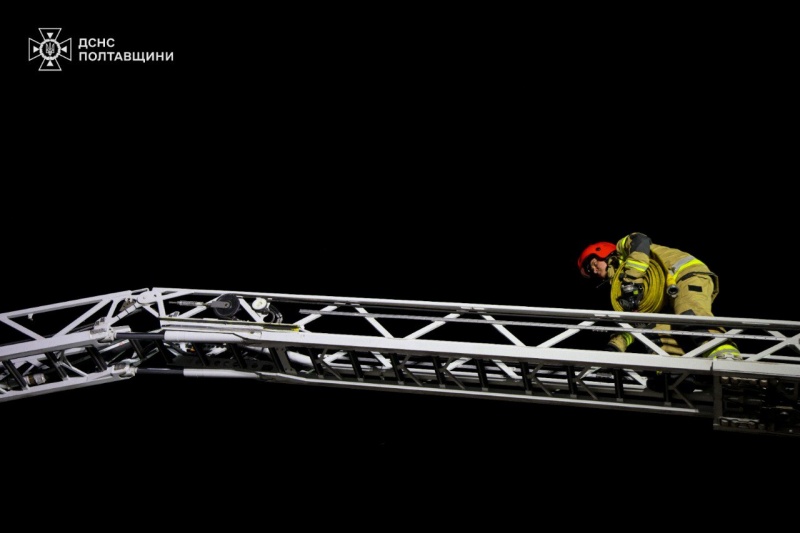 Russia struck Poltava: Fire engulfs large warehouse