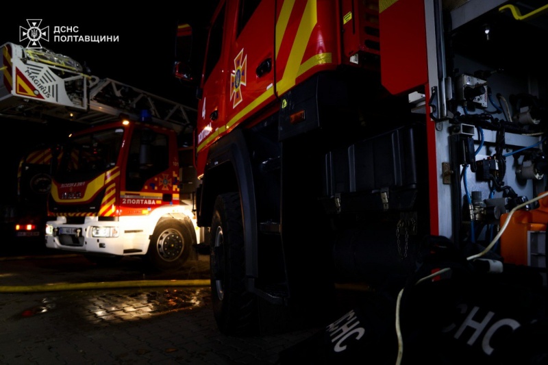 Russia struck Poltava: Fire engulfs large warehouse